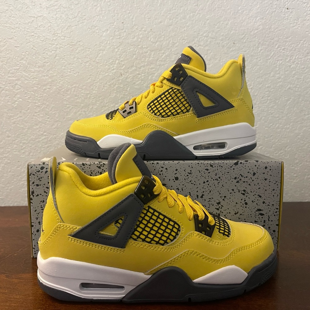 Air Jordan 4 Retro GS 'Lightning' 2021 408452-700 4Y Women's Size 5.5